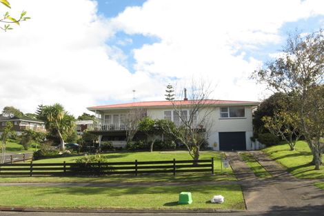 Photo of property in 21 Chatsworth Crescent, Pakuranga Heights, Auckland, 2010