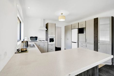 Photo of property in 6 Elizabeth Grove, Stratford, 4332