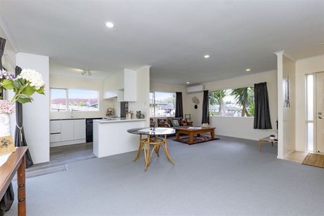 Photo of property in 49 Castlefinn Drive, Weymouth, Auckland, 2103
