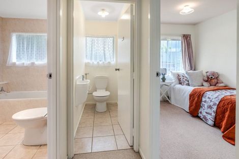 Photo of property in 2/1 Bramley Drive, Farm Cove, Auckland, 2012