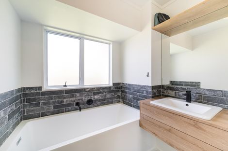 Photo of property in 97 Hillcrest Drive, Kelvin Grove, Palmerston North, 4414