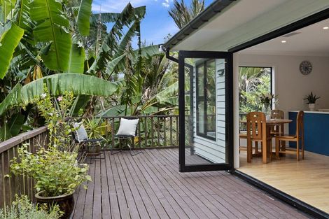 Photo of property in 18 Paturoa Road, Titirangi, Auckland, 0604