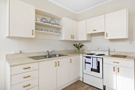 Photo of property in Rona House, 33 Rimu Street, Eastbourne, Lower Hutt, 5013