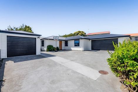 Photo of property in 93e Clemow Road, Fitzroy, New Plymouth, 4312