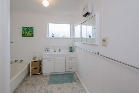 Photo of property in 17 Burn Street, Levin, 5510