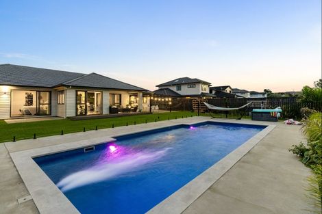 Photo of property in 19 Kahika Grove, Huapai, Kumeu, 0810