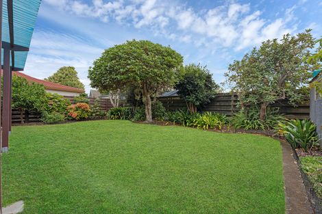 Photo of property in 5 Kirrama Place, Conifer Grove, Takanini, 2112