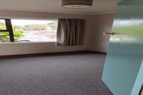 Photo of property in 26 Reeves Street, Waikanae Beach, Waikanae, 5036