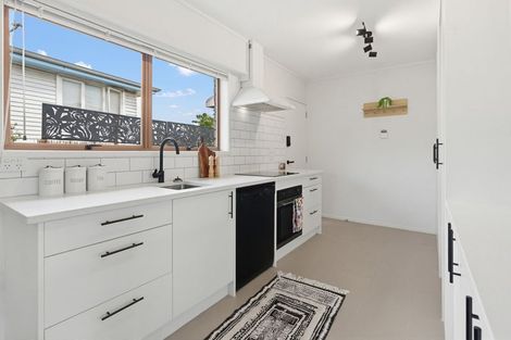 Photo of property in 1 Pleasant Road, Glen Eden, Auckland, 0602