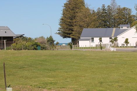 Photo of property in 69 Shoal Beach Road, Aramoana, Omakere, 4271