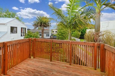 Photo of property in 1/52 Rambler Crescent, Beach Haven, Auckland, 0626