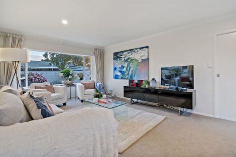 Photo of property in 6 Oakland Avenue, Papatoetoe, Auckland, 2025