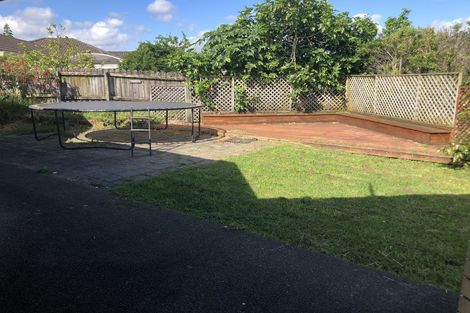 Photo of property in 8 Parkcrest Drive, Henderson, Auckland, 0612