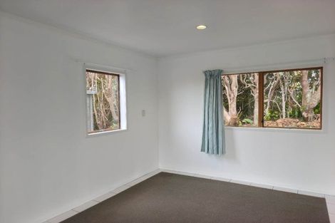 Photo of property in 112 Whangaparaoa Road, Red Beach, 0932