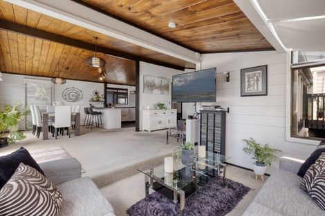 Photo of property in 32 Karewa Parade, Papamoa Beach, Papamoa, 3118