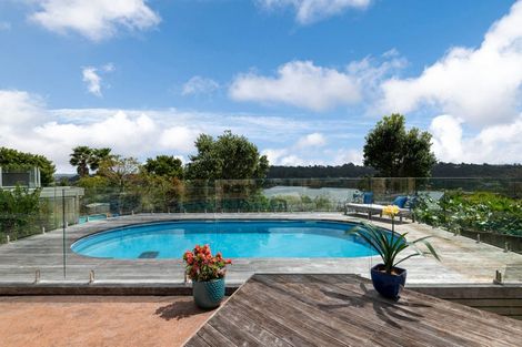 Photo of property in 15 Rangi Avenue, Schnapper Rock, Auckland, 0632