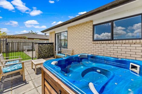 Photo of property in 19 Raabia Close, Parakai, 0830