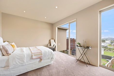 Photo of property in 5 Blue Moon Rise, Langs Beach, 0582