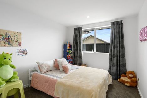 Photo of property in 5a Shillingford Boulevard, Rolleston, 7615