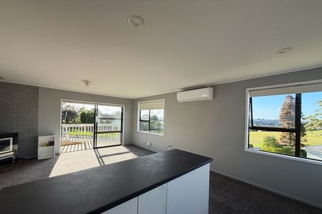 Photo of property in 28 Beauchamp Drive, Massey, Auckland, 0614