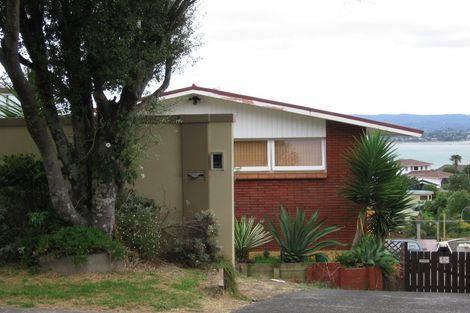 Photo of property in 19 Sea Vista Avenue, Beach Haven, Auckland, 0626