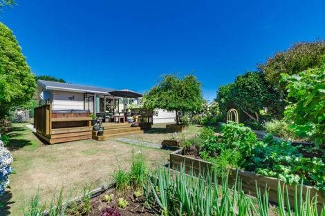 Photo of property in 21 Nugget Grove, Raumati Beach, Paraparaumu, 5032
