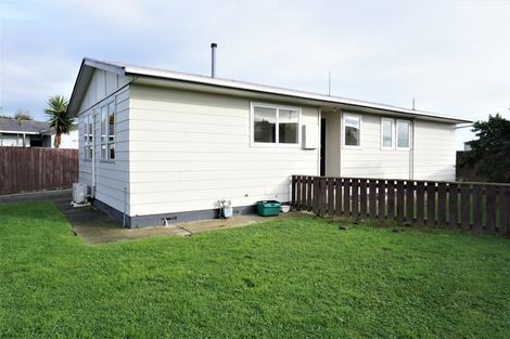 Photo of property in 6 Ryder Crescent, Levin, 5510