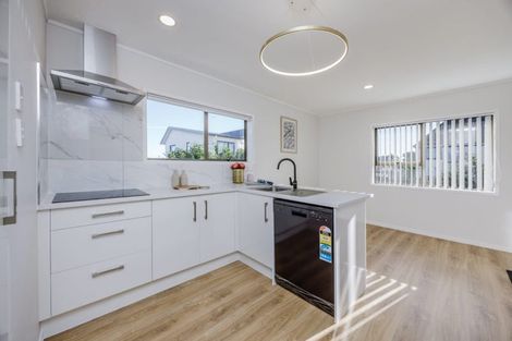 Photo of property in 2/9 Malte Brun Place, Papatoetoe, Auckland, 2025