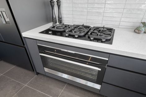 Photo of property in 282 Glamorgan Drive, Northcross, Auckland, 0630