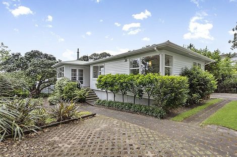 Photo of property in 4 Longfellow Parade, Glen Eden, Auckland, 0604