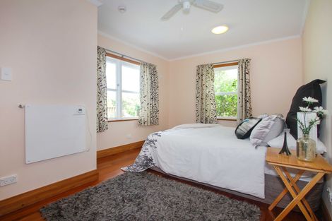 Photo of property in 24 Howard Road, Northcote, Auckland, 0627