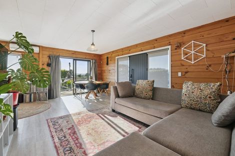 Photo of property in 5 Kaipara Crescent, Helensville, 0800