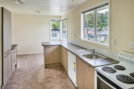 Photo of property in 4 Thomson Grove, Stokes Valley, Lower Hutt, 5019