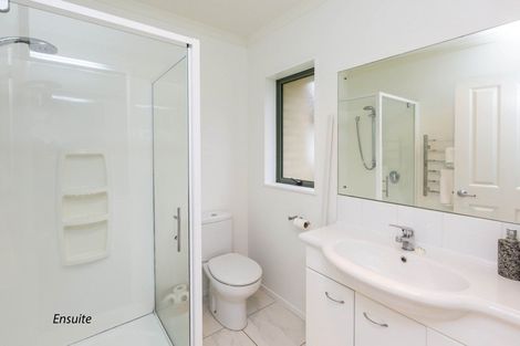Photo of property in 32 Percy Kinsman Crescent, Riverstone Terraces, Upper Hutt, 5018