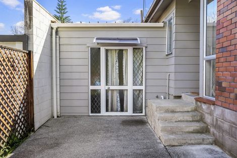 Photo of property in 2/19 Simon Ellice Drive, Bayview, Auckland, 0629