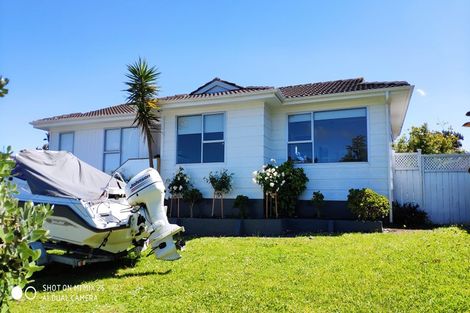 Photo of property in 15 Kelman Road, Kelston, Auckland, 0602