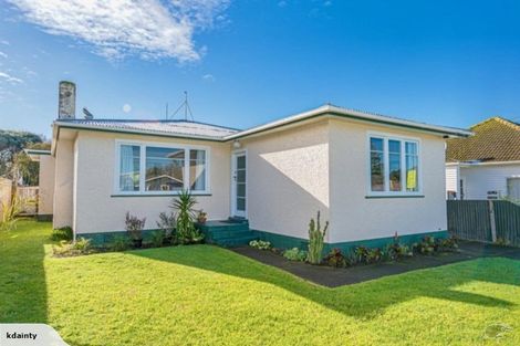 Photo of property in 188 Cornfoot Street, Castlecliff, Whanganui, 4501