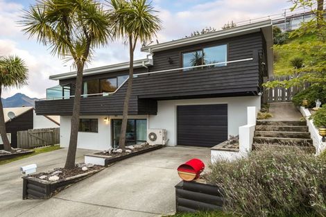 Photo of property in 20 Greenstone Place, Fernhill, Queenstown, 9300