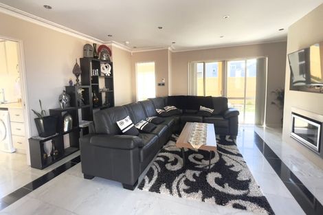 Photo of property in 51a The Esplanade, Eastern Beach, Auckland, 2012