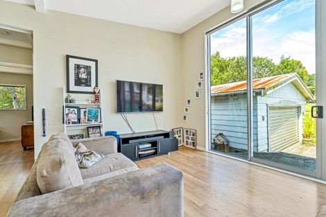 Photo of property in 1 Pitcher Place, Glen Eden, Auckland, 0602