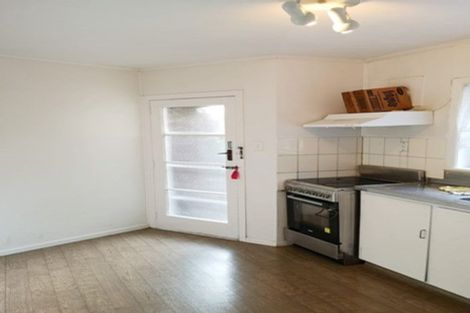 Photo of property in 33 Arrow Road, Forrest Hill, Auckland, 0620