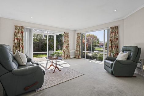 Photo of property in 4 Wardour Mews, Avonhead, Christchurch, 8042