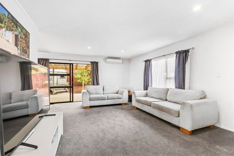 Photo of property in 4 Midgley Road, West Harbour, Auckland, 0618