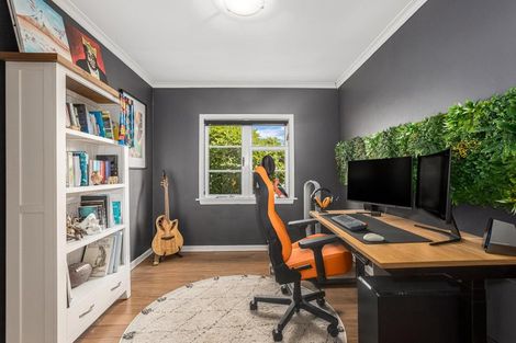 Photo of property in 17 Kiriwai Road, Paremata, Porirua, 5024