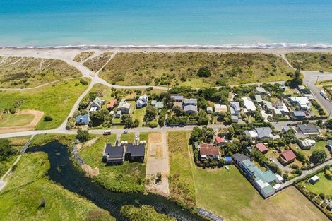 Photo of property in 38 Kapiti Lane, Otaki Beach, Otaki, 5512