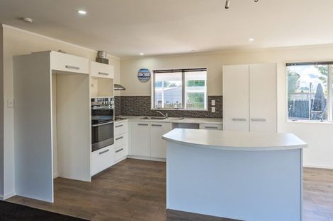 Photo of property in 52 Sarah Street, Waikawa Beach, Levin, 5573