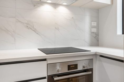 Photo of property in 1/1 Roseberry Avenue, Birkenhead, Auckland, 0626