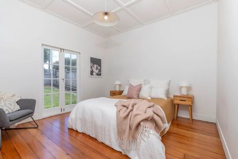 Photo of property in 3 Queen Mary Avenue, New Lynn, Auckland, 0600