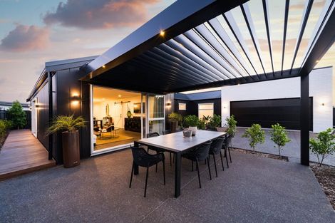 Photo of property in 6 Solitude Crescent, Kelvin Grove, 4414