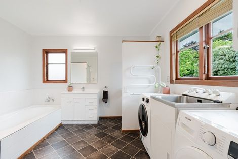 Photo of property in 10 Windsor Road, Maeroa, Hamilton, 3200